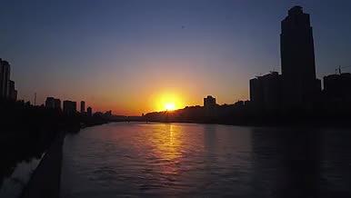 落日黄昏夕阳西下的黄河视频的预览图
